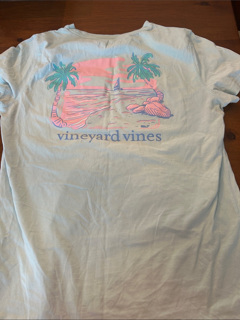 Vineyard Vines womens Pastel Beach Graphic Tee - Light Blue with Pink & Teal